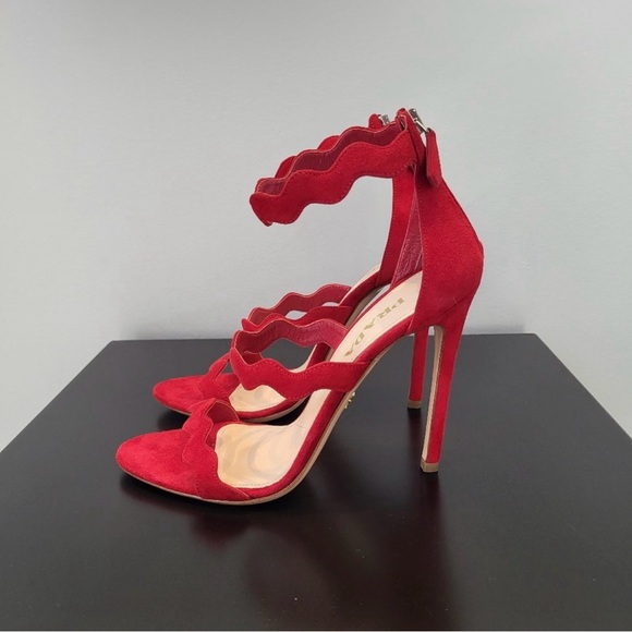 COPY - COPY - NIB Red Scallop heels - Picture 4 of 8